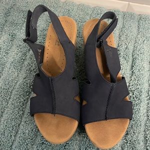 Clark’s navy sandal 7.5